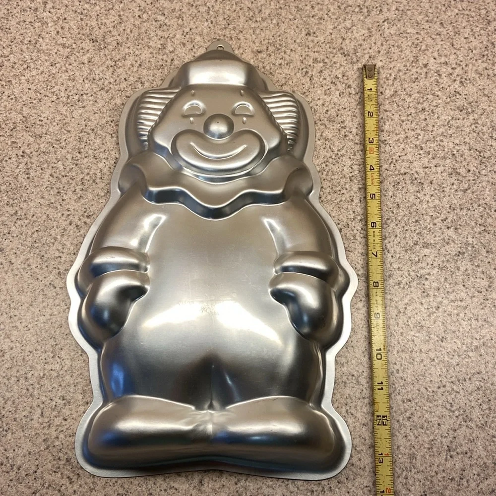 Vintage/Retired 1986 Wilton Circus Clown Aluminum Cake Pan Wilton 2105-9401